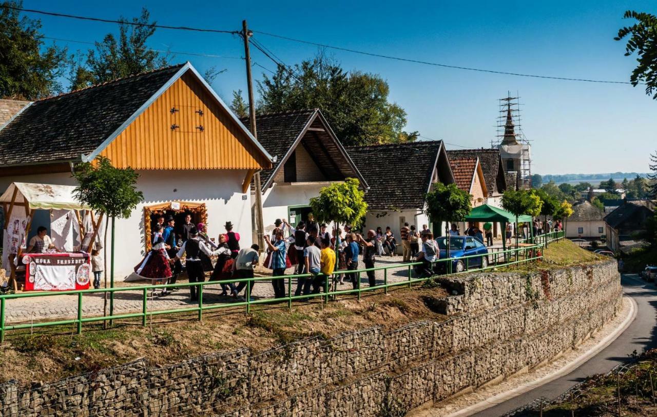 Apartmán Sobe Na Vinskoj Cesti Zmajevac Exteriér fotografie