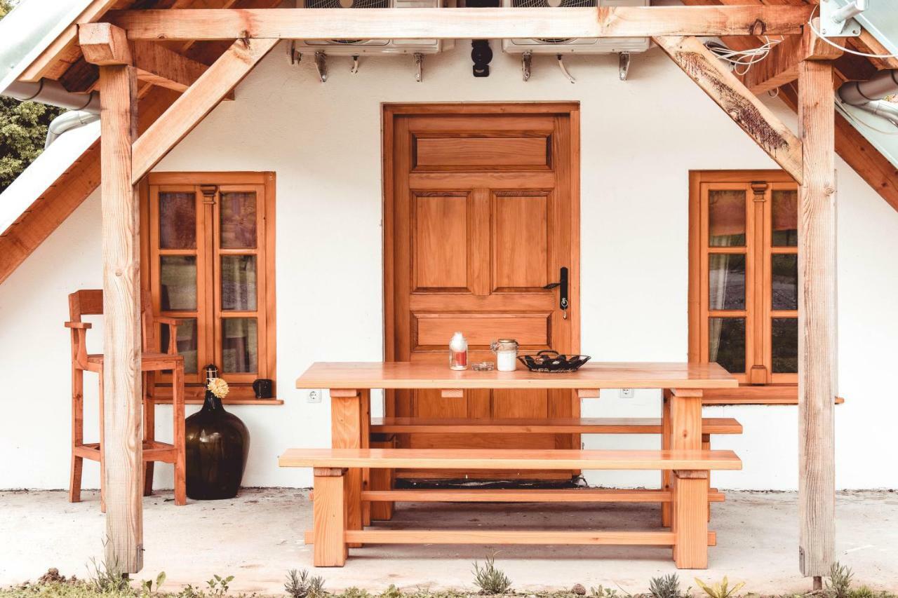Apartmán Sobe Na Vinskoj Cesti Zmajevac Exteriér fotografie