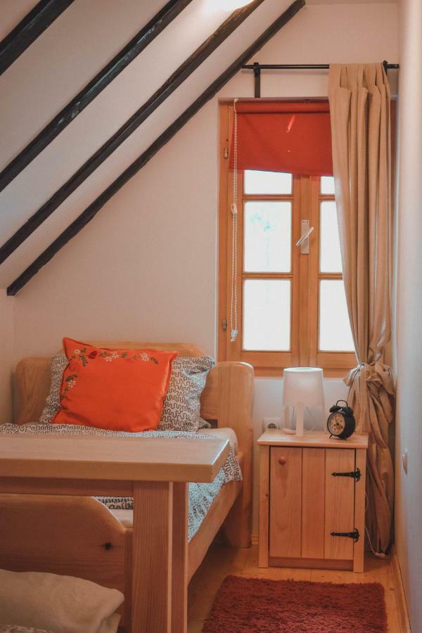 Apartmán Sobe Na Vinskoj Cesti Zmajevac Exteriér fotografie